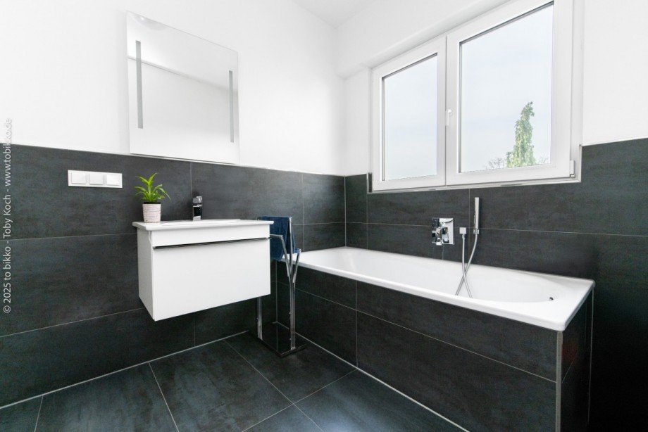 Badezimmer Dachgeschoss Doppelhaush�lfte Neu-Isenburg