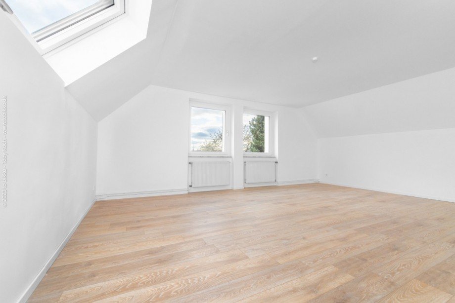 Wohn-/ Schlafzimmer DG Einfamilienhaus Neu-Isenburg
