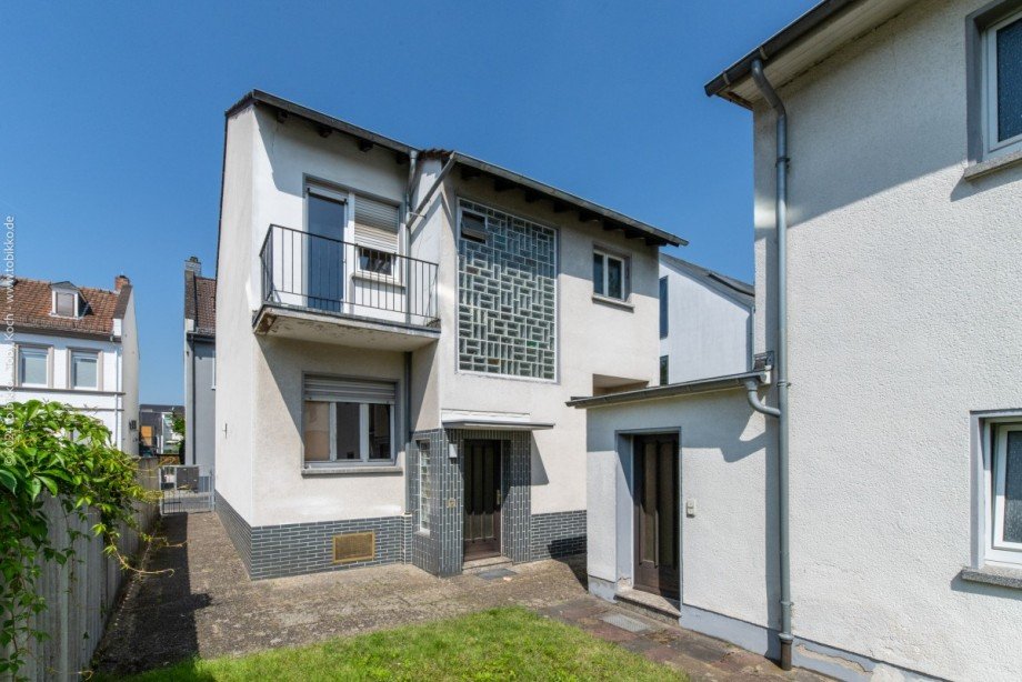 Hausansicht Zweifamilienhaus Neu-Isenburg