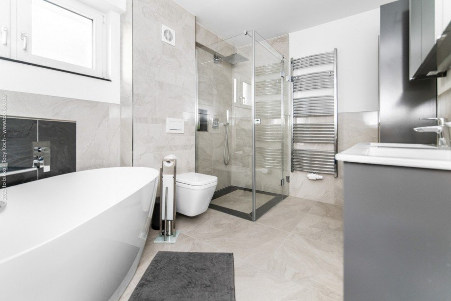 Badezimmer OG Einfamilienhaus Neu-Isenburg