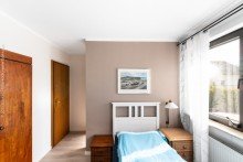 Schlafzimmer EG Neu-Isenburg: Mehrgenerationenhaus mit drei Mieteinheiten und attraktivem Baufeld mit Bauvorbescheid