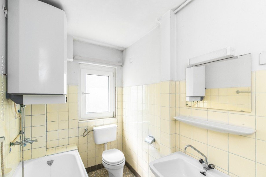 Badezimmer Nachbargeb�ude Zweifamilienhaus Neu-Isenburg