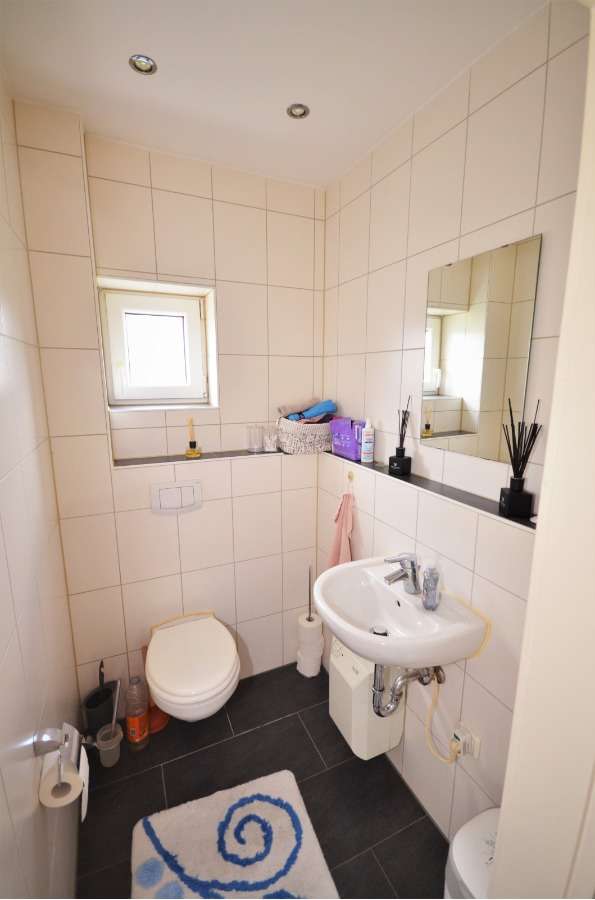 G�ste-WC 2. OG Zweifamilienhaus Neu-Isenburg