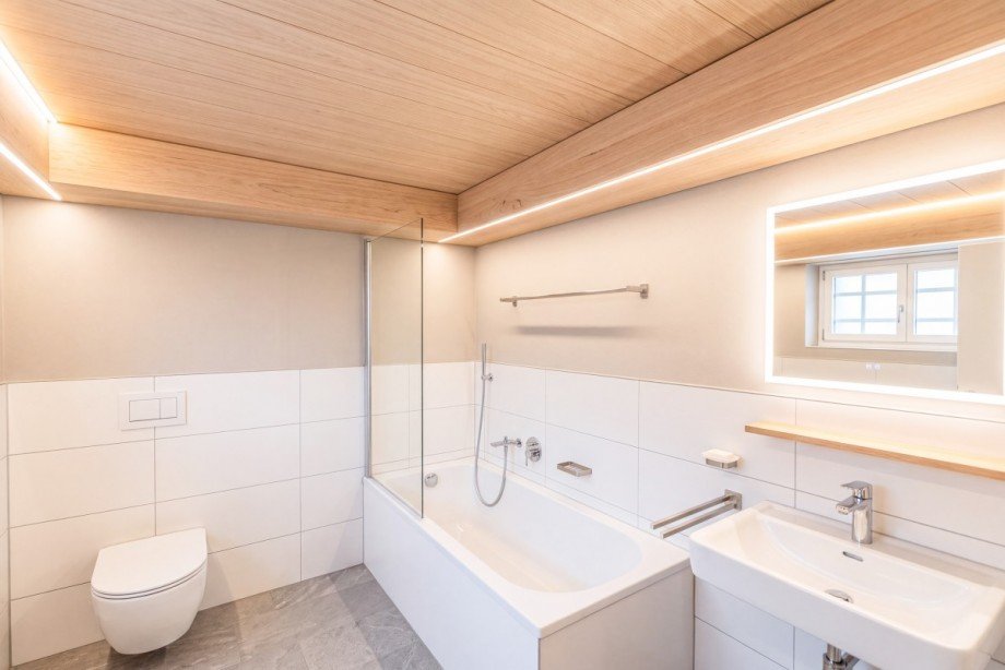 Badezimmer KG - Virtual Staging Villa Neu-Isenburg