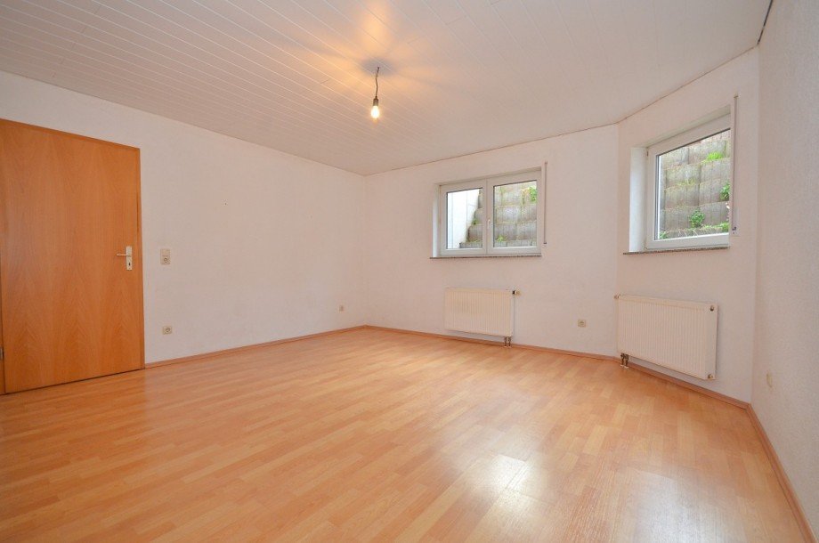 Wohn- & Esszimmer Souterrainwohnung Rodgau