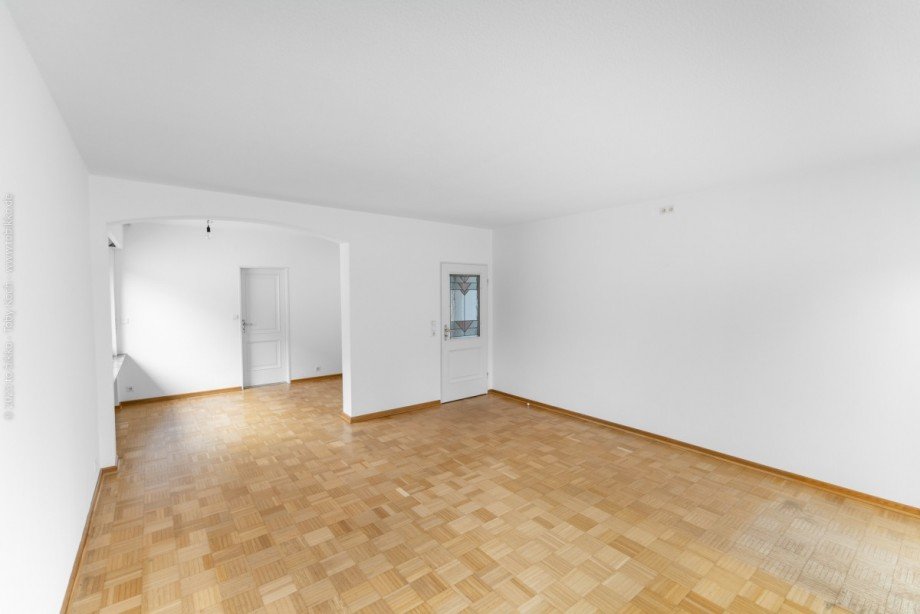 Wohn- und Esszimmer OG Mehrfamilienhaus Neu-Isenburg