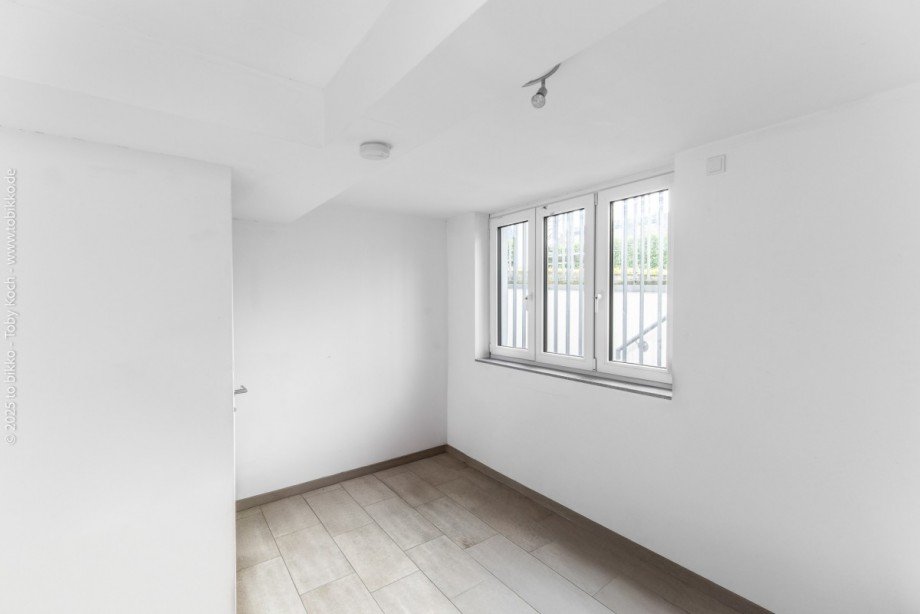 G�stezimmer / B�ro Keller Doppelhaush�lfte Neu-Isenburg