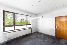 B�ro Neu-Isenburg: Gewerbegrundst�ck mit Werkshalle, Wohnhaus und Garagen sowie attraktiven Bauoptionen