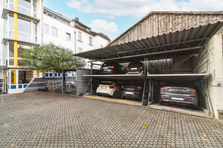 Duplex-Parker und Stellpl�tze Mehrfamilienhaus Neu-Isenburg