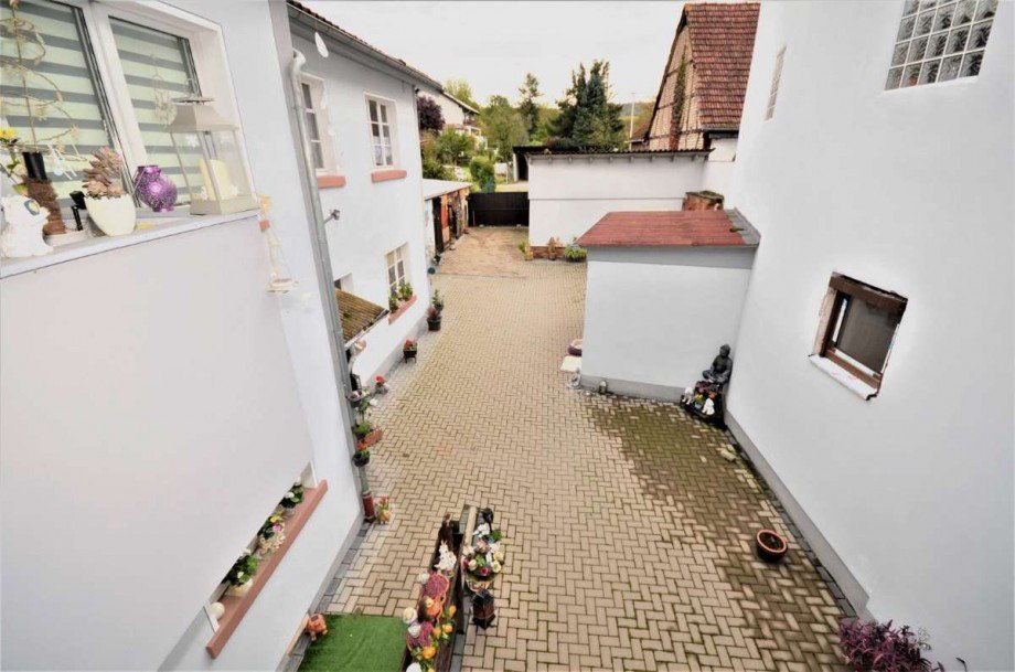 Hofanlage Blick vom Balkon Einfamilienhaus Hofstetten