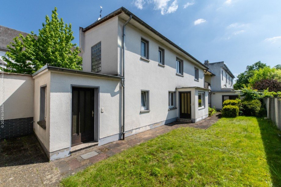 Nachbargeb�ude / Garten Zweifamilienhaus Neu-Isenburg