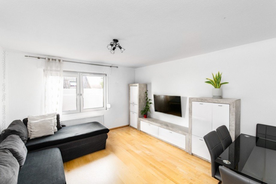 Wohnzimmer 2. OG Mehrfamilienhaus Neu-Isenburg
