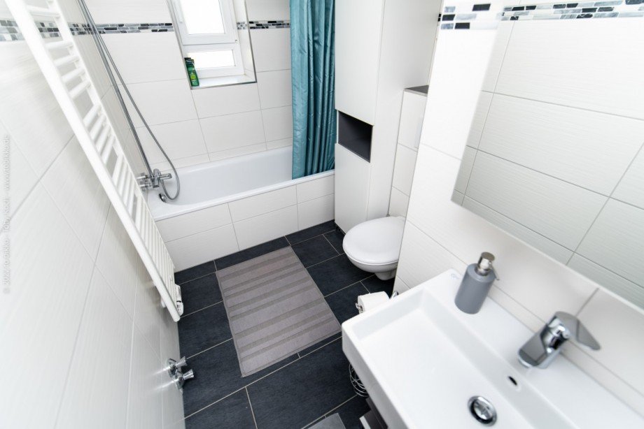 Badezimmer 1.OG Mehrfamilienhaus Neu-Isenburg