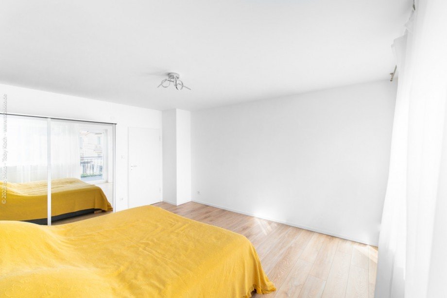 Schlafzimmer mit Balkon OG Einfamilienhaus Neu-Isenburg