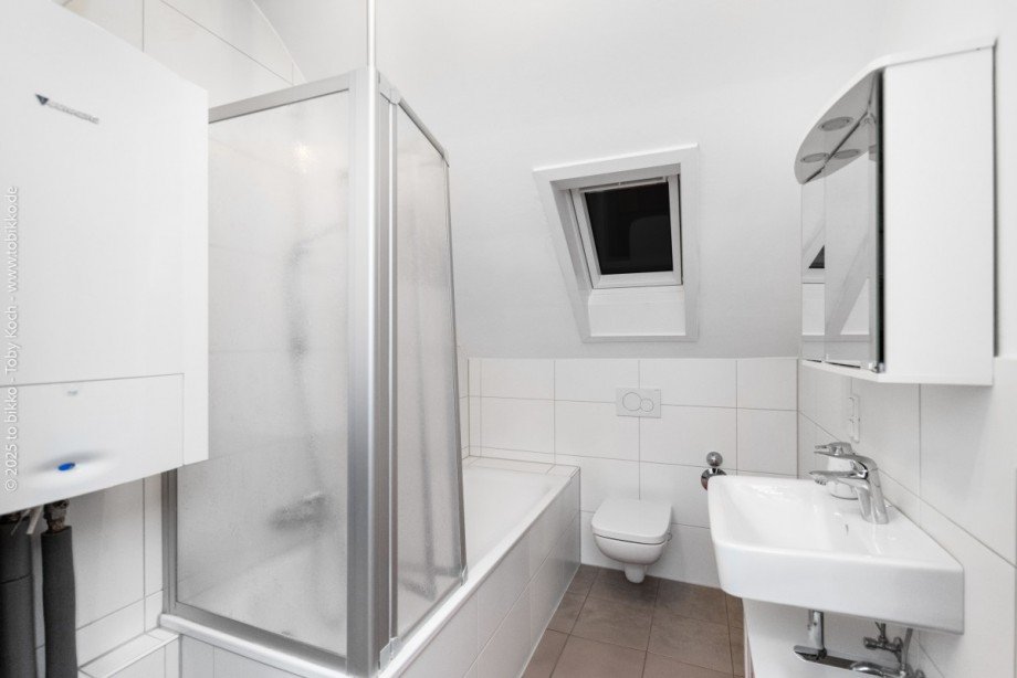 Badezimmer DG Mehrfamilienhaus Langen (Hessen)