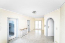 Diele - EG Neu-Isenburg: Gewerbegrundst�ck mit Werkshalle, Wohnhaus und Garagen sowie attraktiven Bauoptionen