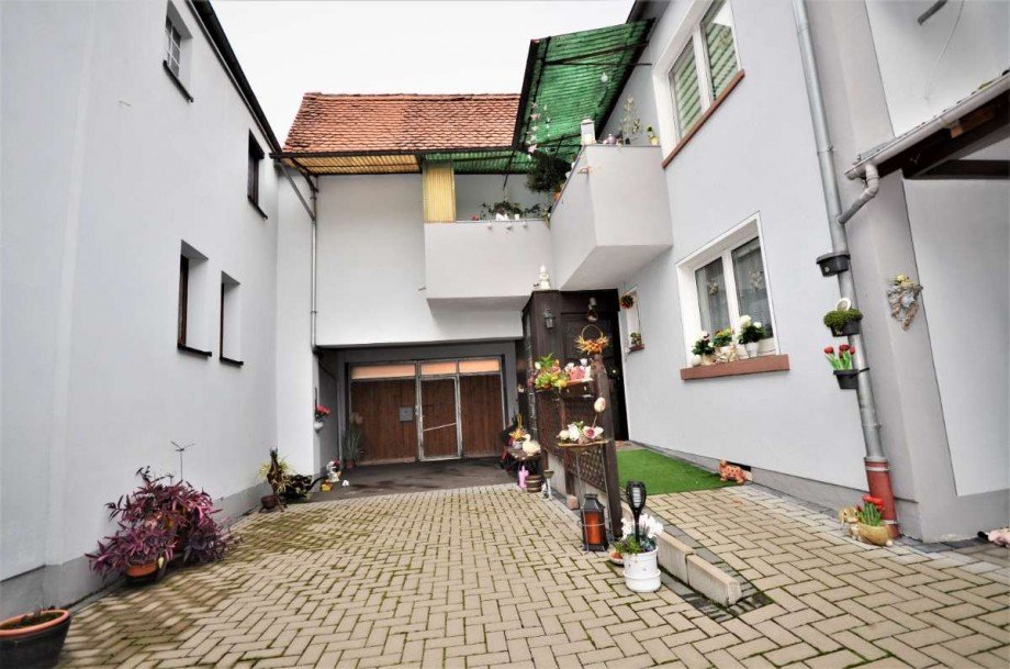 Hofanlage Vorderseite Einfamilienhaus Hofstetten