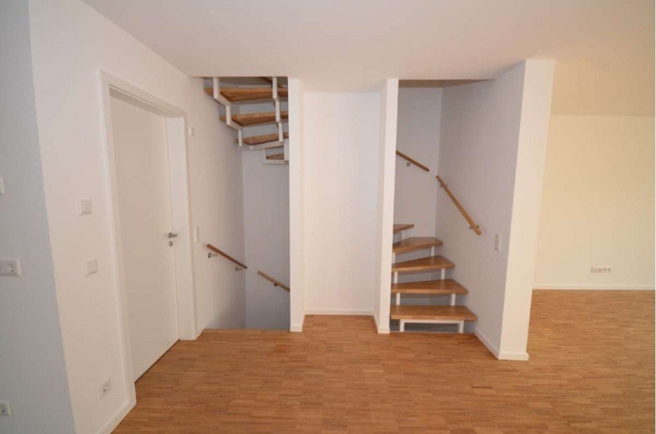 Treppe EG Einfamilienhaus Neu-Isenburg