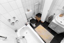 Badezimmer Attraktive Lage - Gepflegte 3,5-Zimmer-Wohnung mit Tiefgaragenstellplatz in Neu-Isenburg