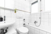 Bild (25656bfda998d57f058c3384e522a92c): Neu-Isenburg: Gepflegtes Mehrfamilienhaus mit drei Wohneinheiten und Garten
