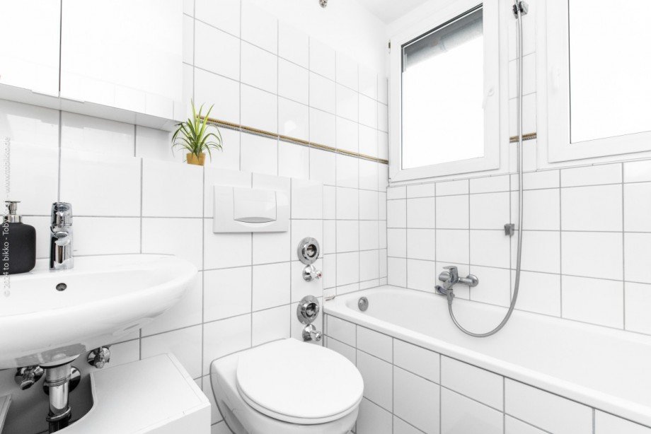 Badezimmer DG Mehrfamilienhaus Neu-Isenburg