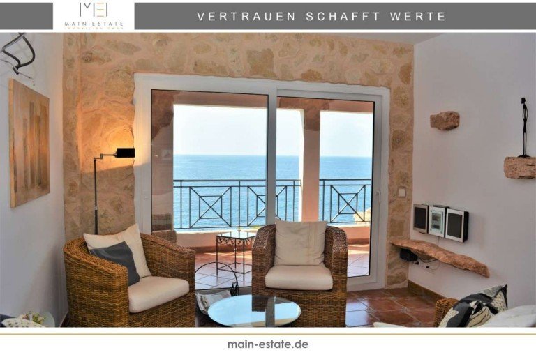 Wohnzimmer Vallgornera Wohnung Traumhaft modernisiertes Apartment in 1. Meereslinie
