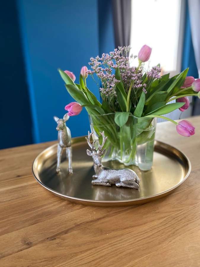 Esstisch mit Blumenstrau� Penthousewohnung Neu-Isenburg
