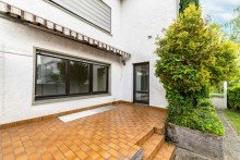 Terrasse - EG Neu-Isenburg: Gewerbegrundst�ck mit Werkshalle, Wohnhaus und Garagen sowie attraktiven Bauoptionen