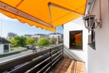 Balkon DG Neu-Isenburg: Mehrgenerationenhaus mit drei Mieteinheiten und attraktivem Baufeld mit Bauvorbescheid