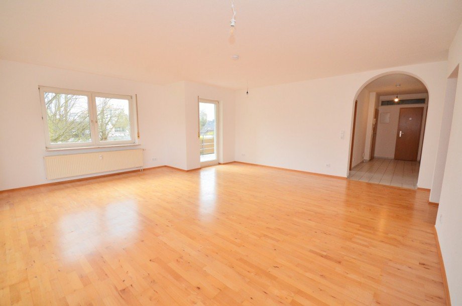 Wohn- und Esszimmer Etagenwohnung Neu-Isenburg