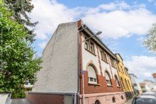 Hausansicht Mehrfamilienhaus mit 4 Einheiten - Altbauflair trifft Renditepotenzial in Neu-Isenburg