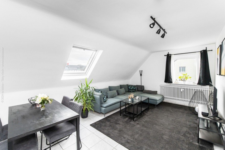 Wohn- und Esszimmer DG Mehrfamilienhaus Neu-Isenburg