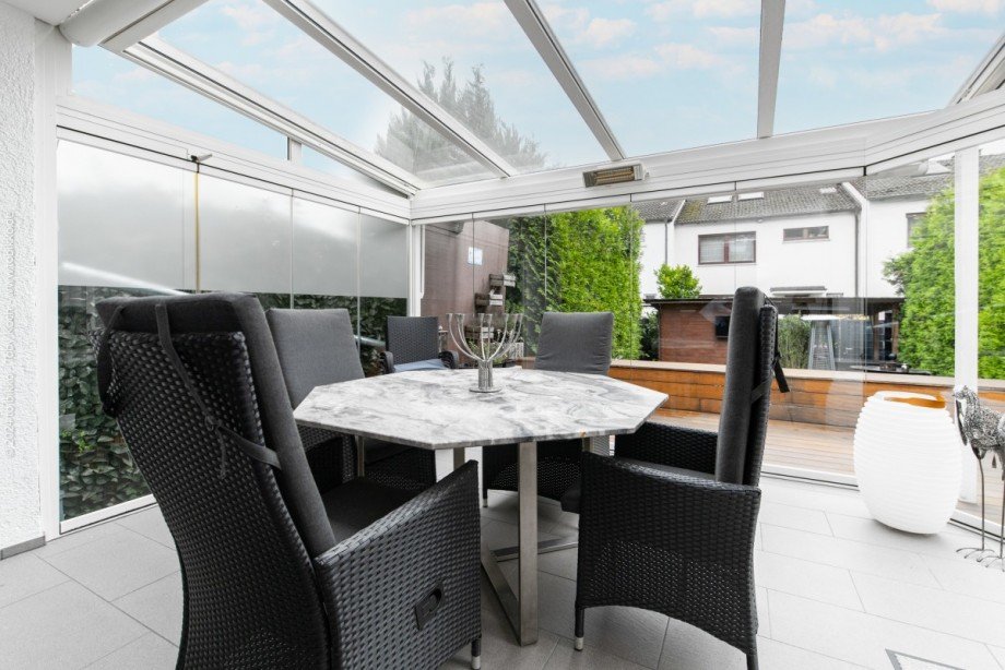 geschlossene Terrassen�berdachung Reihenmittelhaus Neu-Isenburg