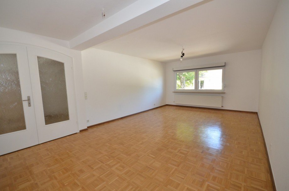 Wohnzimmer (OG) Mehrfamilienhaus Neu-Isenburg