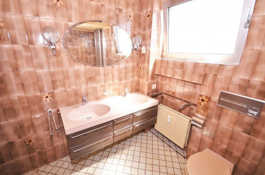 Badezimmer 1. OG Zweifamilienhaus Neu-Isenburg