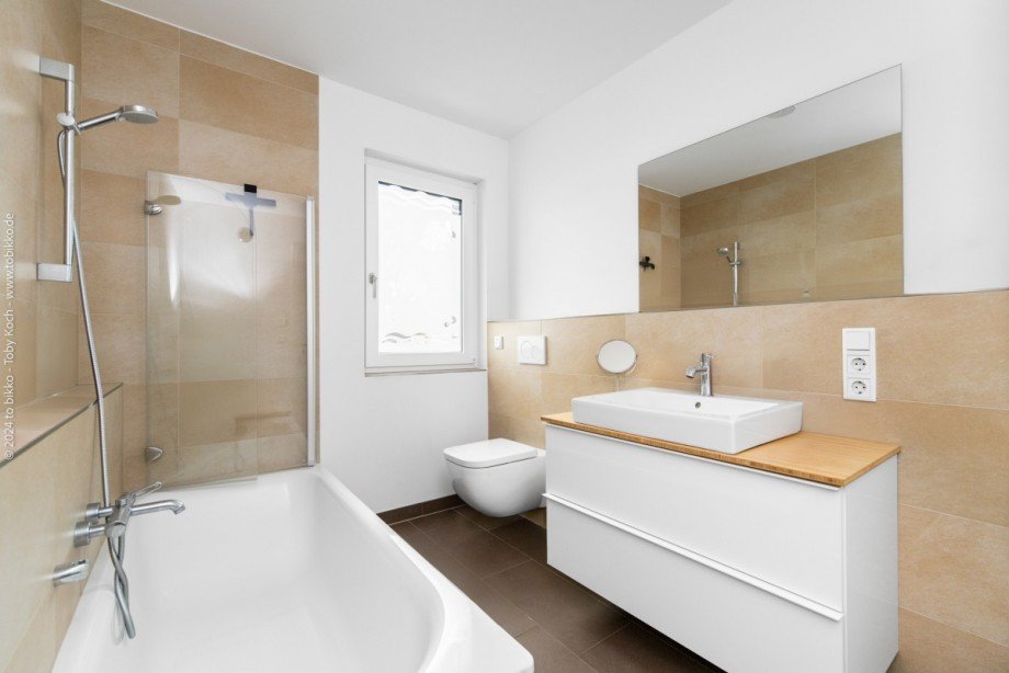 Badezimmer 1.OG Doppelhaush�lfte Dreieich