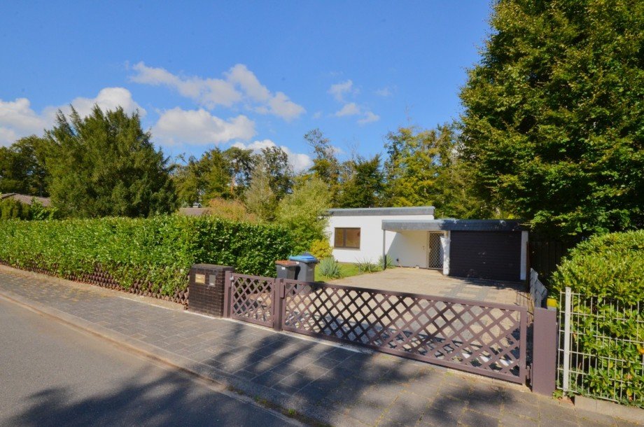 Stra�enansicht Bungalow Neu-Isenburg