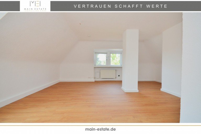 Wohn- und Esszimmer Neu-Isenburg Dachgeschosswohnung Frisch renoviert & naturnah: 3-Zimmer-Dachgeschosswohnung in Neu-Isenburg