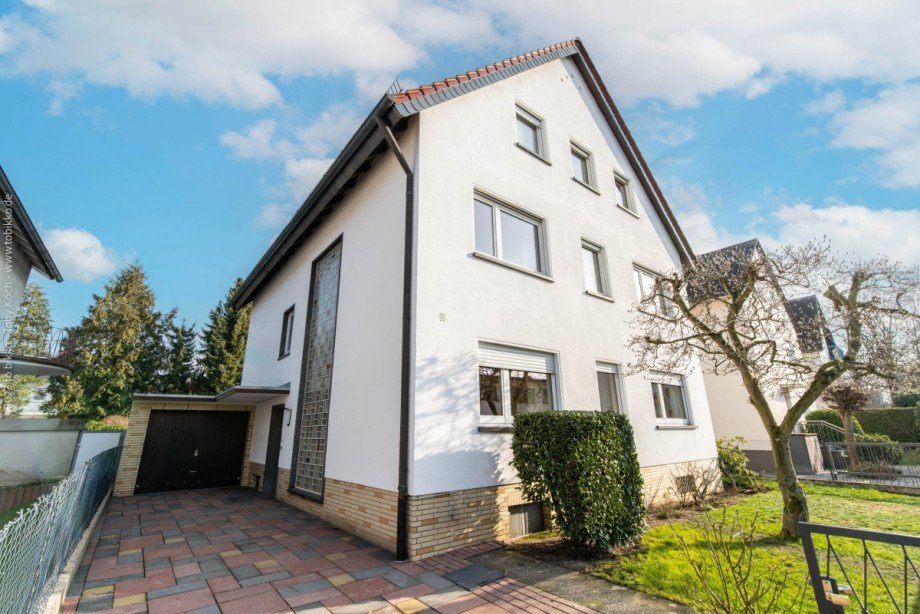 Stra�enansicht mit Garage Mehrfamilienhaus Neu-Isenburg