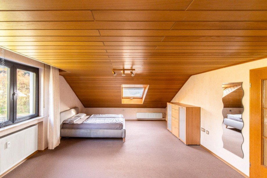 Schlafzimmer DG Mehrfamilienhaus Laufach