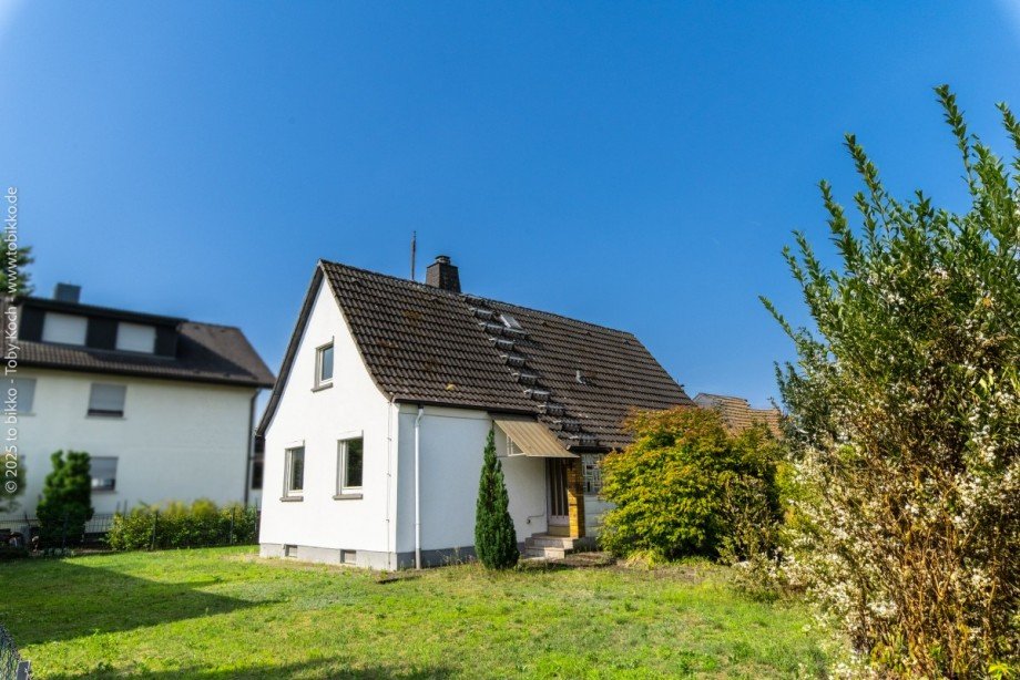 Hausansicht seitlich Einfamilienhaus Neu-Isenburg