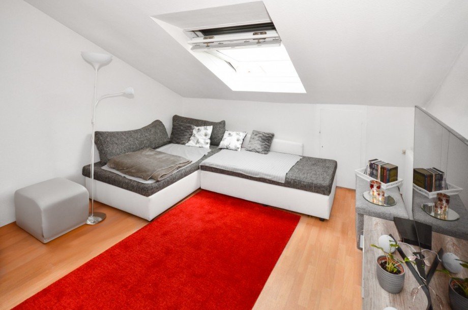 Wohnzimmer DG Mehrfamilienhaus Neu-Isenburg