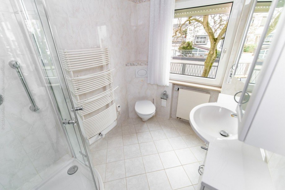 Badezimmer EG Mehrfamilienhaus Neu-Isenburg