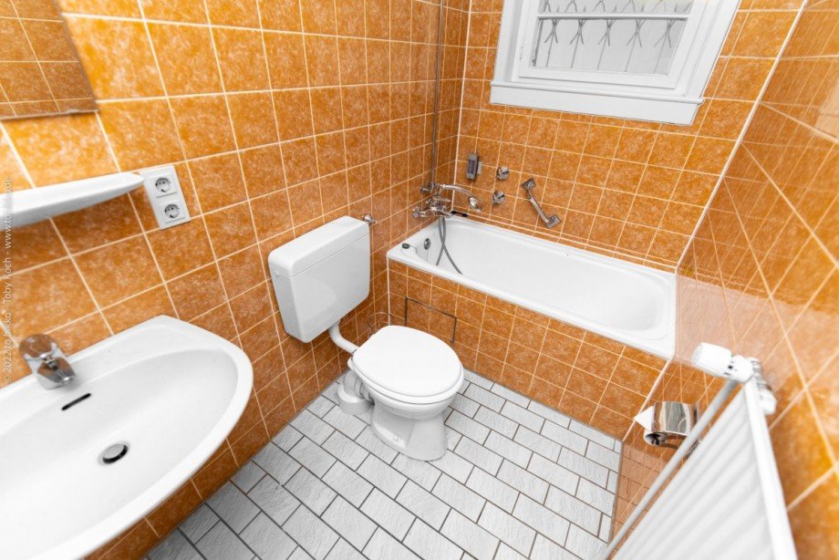 Badezimmer Wohnung EG Mehrfamilienhaus Neu-Isenburg