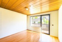 Schlafzimmer OG Neu-Isenburg: Mehrgenerationenhaus mit drei Mieteinheiten und attraktivem Baufeld mit Bauvorbescheid