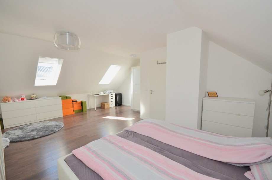 Schlafzimmer DG Reihenmittelhaus Neu-Isenburg