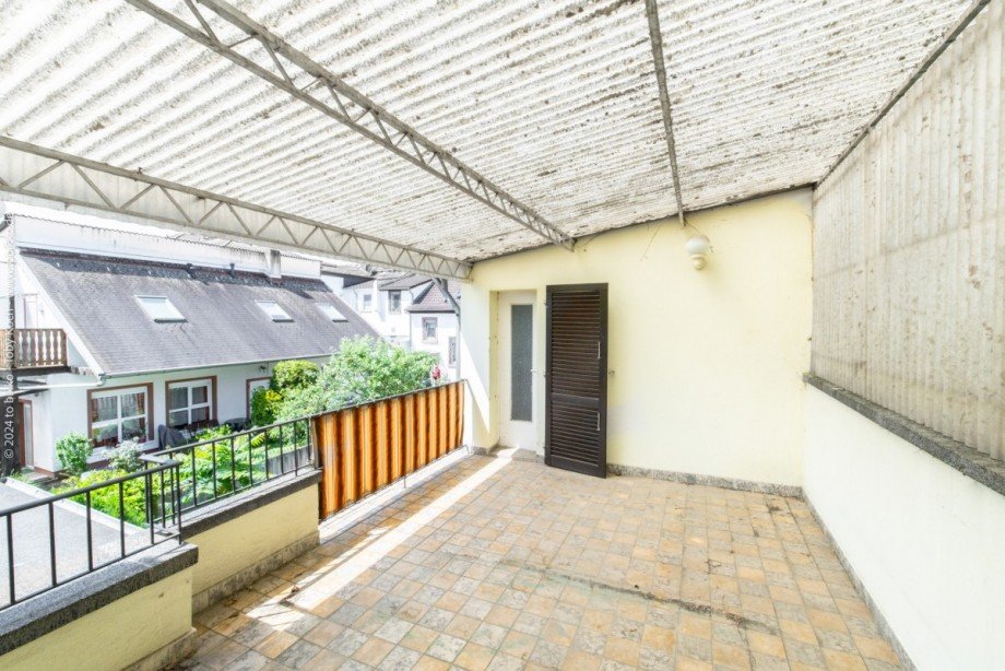 Terrasse Nachbageb�ude Zweifamilienhaus Neu-Isenburg