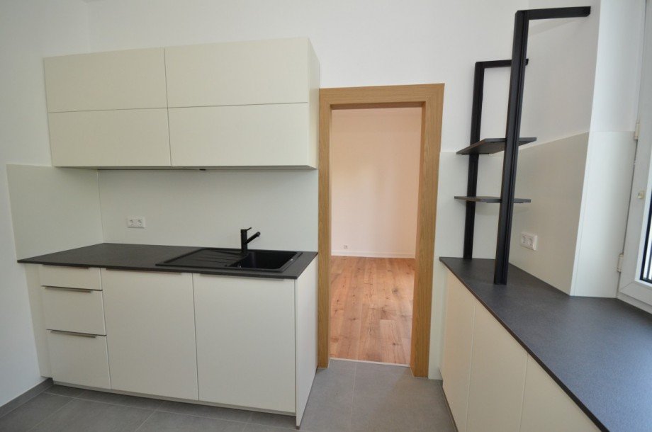 K�che mit Zugang zum Esszimmer - EG Doppelhaush�lfte Neu-Isenburg