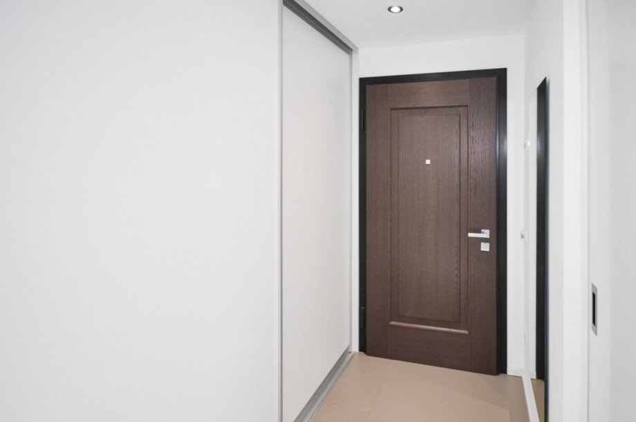 Flur mit Einbauschrank Dachgeschosswohnung Neu-Isenburg