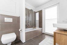 Badezimmer Dachgeschoss Willkommen im Traumhaus der Moderne - Entdecken Sie das stilvolle Reihenmittelhaus im Neubaugebiet